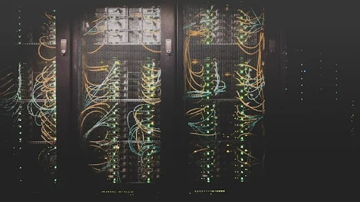 AI vs Standart Hosting